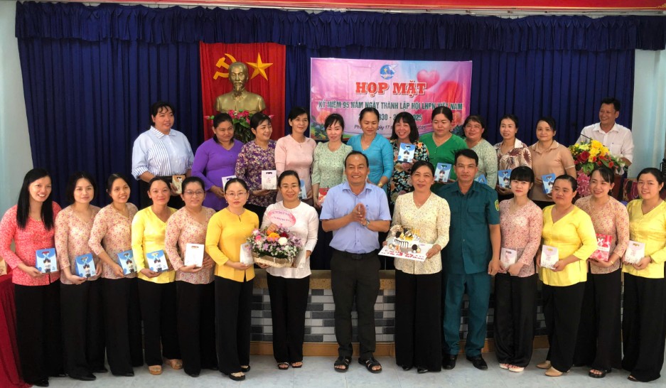 Xã Phú Thuận tổ chức hoạt động Kỷ niệm ngày phụ nữ Việt Nam 20/10