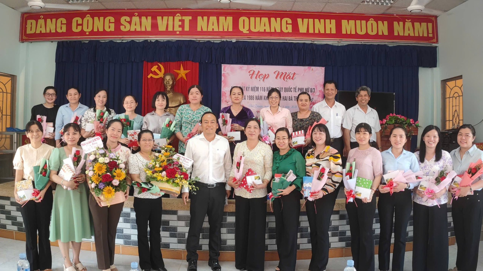 Chi bộ các cơ quan Đảng phối hợp tổ chức họp mặt kỷ niệm Ngày Quốc tế Phụ nữ 8/3