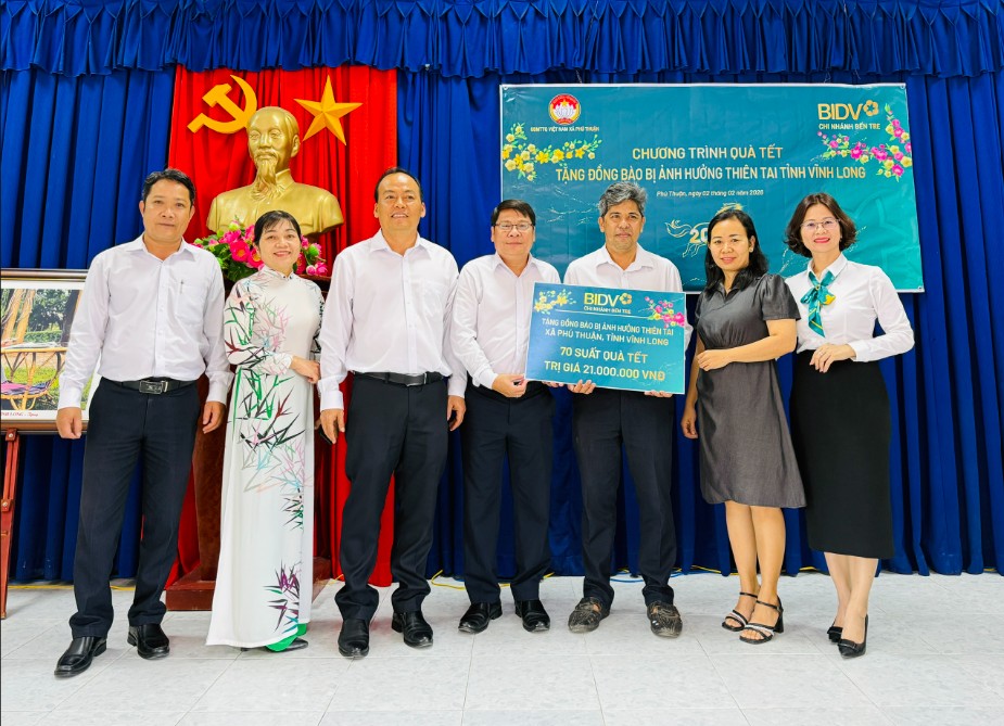 Trao gửi yêu thương – BIDV Bến Tre mang Tết đến với người nghèo Phú Thuận