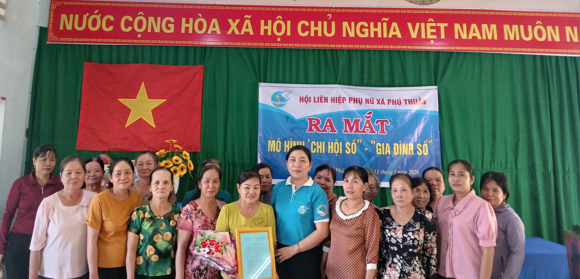 Ra mắt mô hình “Chi hội số” và “Gia đình số” tại Chi hội phụ nữ ấp Long Quới
