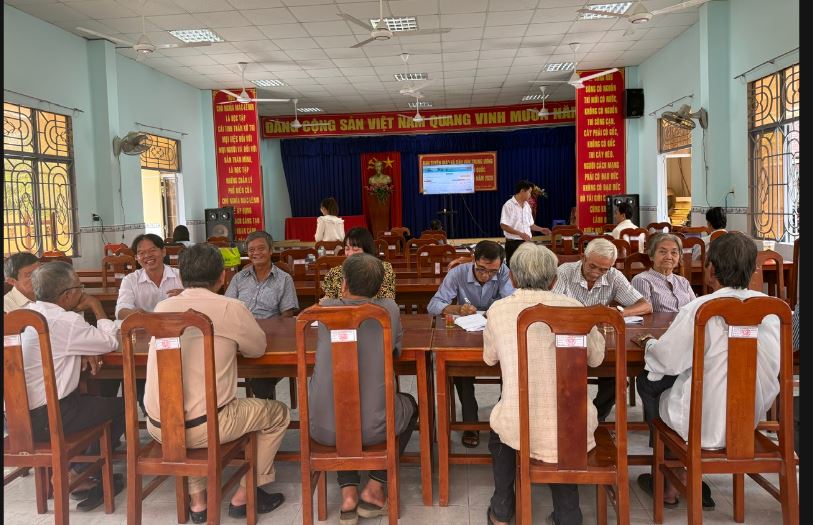 UBND xã Phú Thuận họp bàn kế hoạch chuẩn bị tổ chức mừng thọ cho các cụ cao tuổi năm 2025 trên địa bàn xã