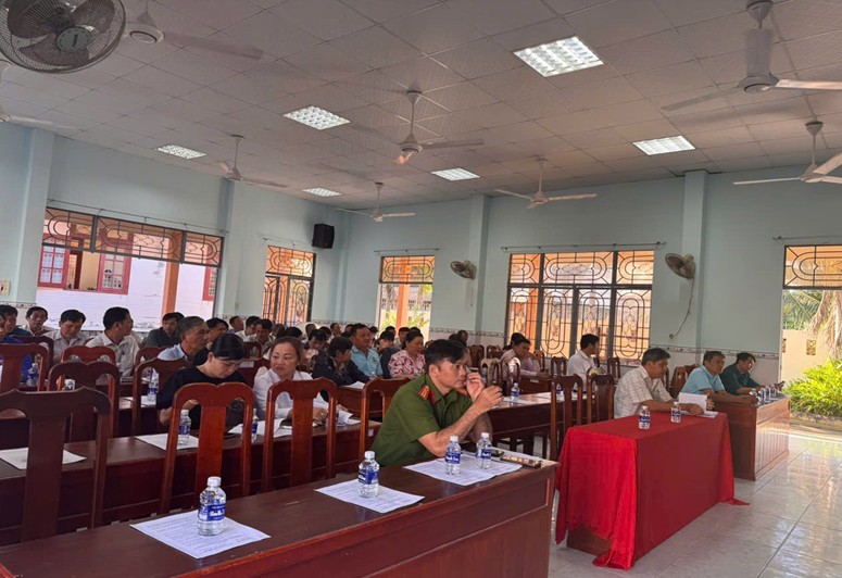 Xã Phú Thuận tổ chức tập huấn nâng cao năng lực đội ngũ cán bộ làm công tác xây dựng nông thôn mới