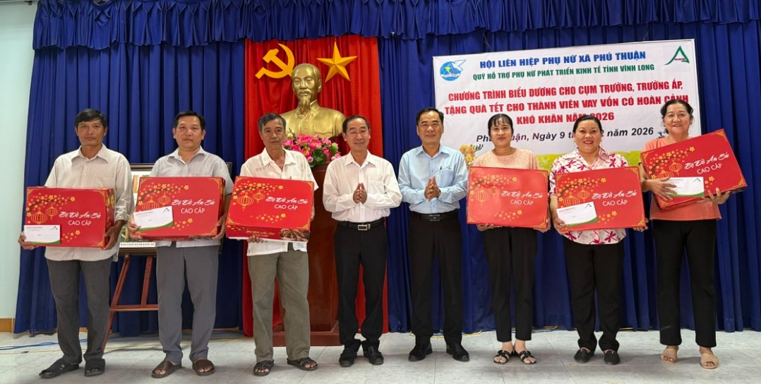 Chương trình trao quà biểu dương và quà tết cho hộ nghèo 2026