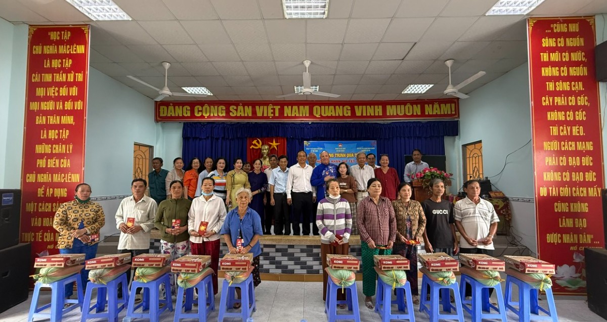 Chung tay mang Xuân Bính Ngọ 2026 ấm áp đến người dân xã Phú Thuận